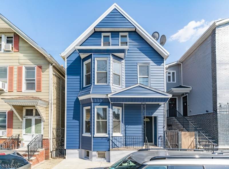 19 Komorn St - Photo 1