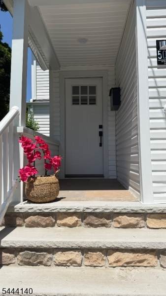 502 W Broad St - Photo 1