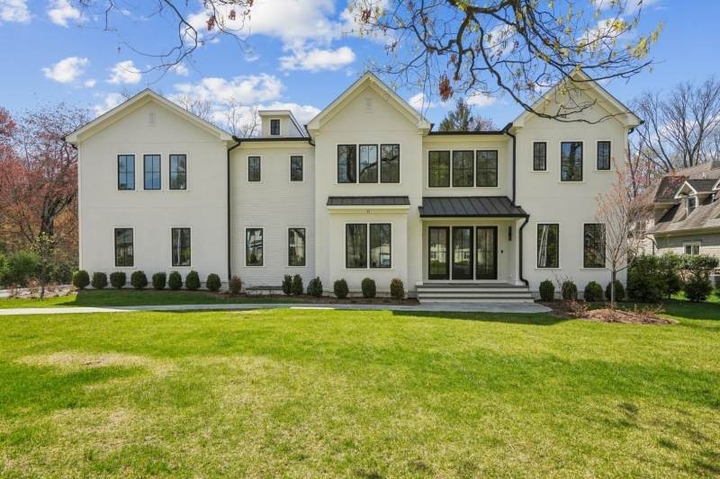 11 Addison Dr - Photo 1