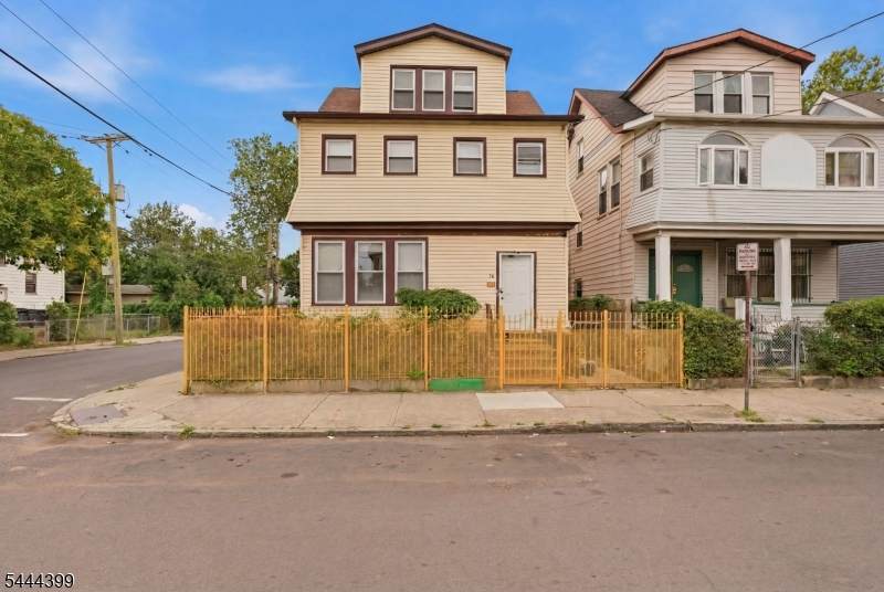 74 Smith St - Photo 1