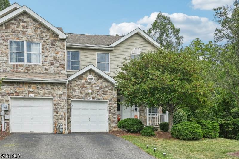209 Raymound Blvd - Photo 1