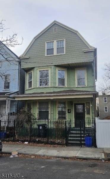212 3Rd St - Photo 1