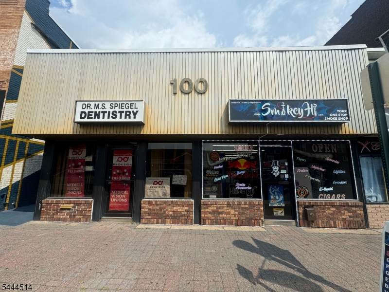 100 Main St - Photo 1