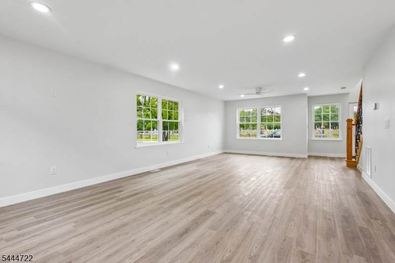 https://bt-photos.global.ssl.fastly.net/gsmls/orig_boomver_1_4038849-2.jpg