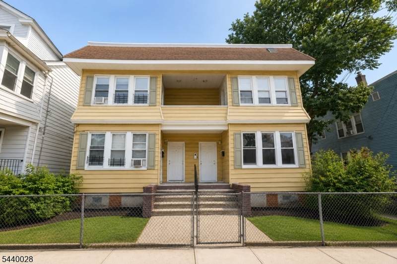 136 Dewey St - Photo 1
