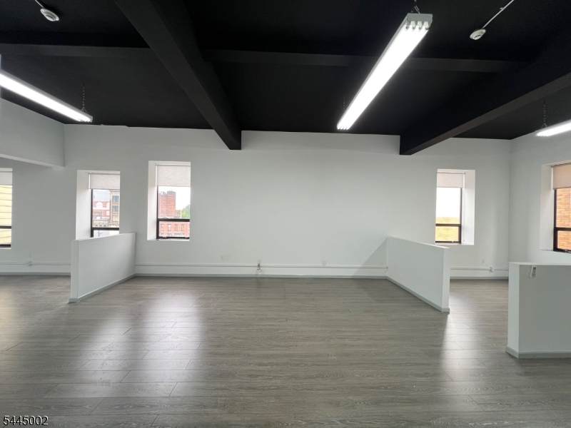 400 38Th St - Photo 1