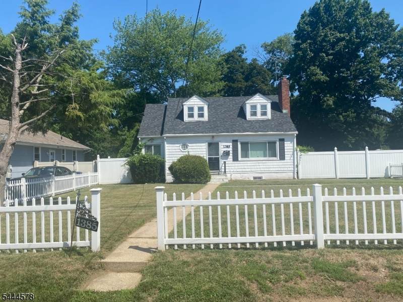 1385 Belleview Ave - Photo 1