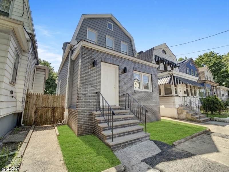 94 Washington Ave - Photo 1