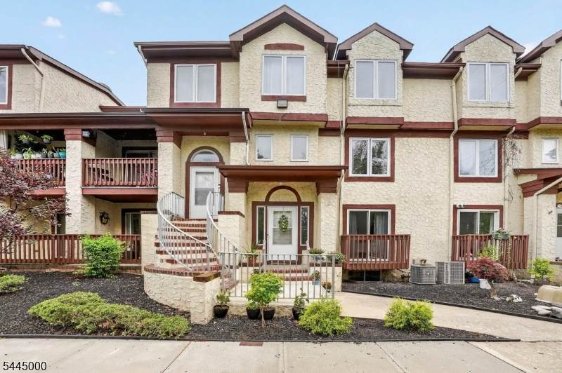 109 Michaels Ct - Photo 1