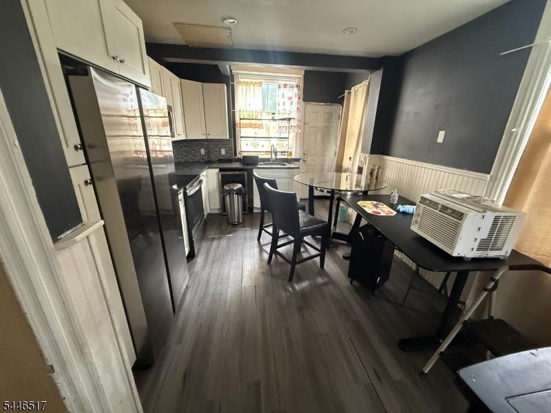 63 Saint Paul Ave - Photo 1