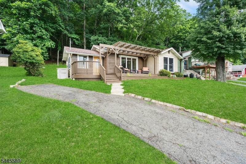 112 Seneca Lake Rd - Photo 1