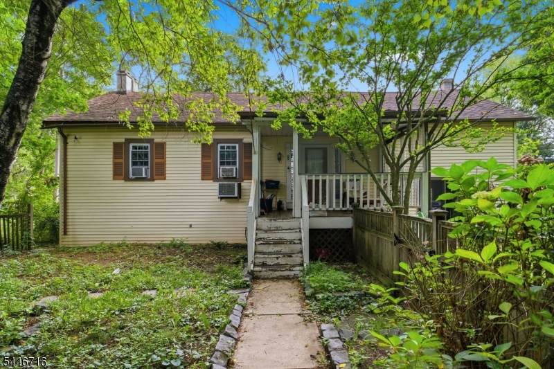 43 1/2 Carlton Ave - Photo 1
