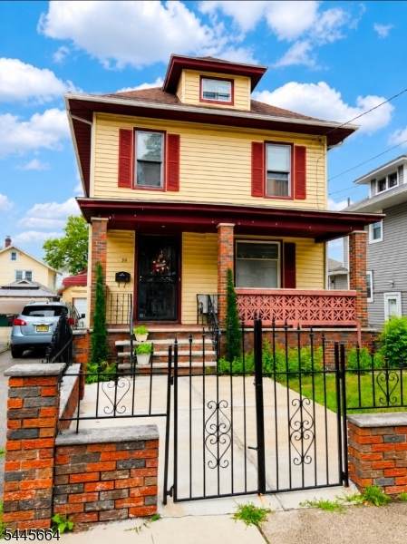 39 Hollywood Ave - Photo 1