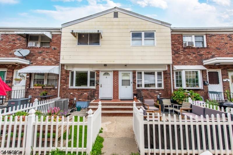 34 Waldo Ave - Photo 1