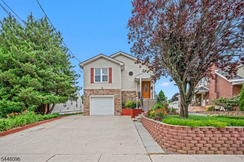 605 Corliss Ave - Photo 1