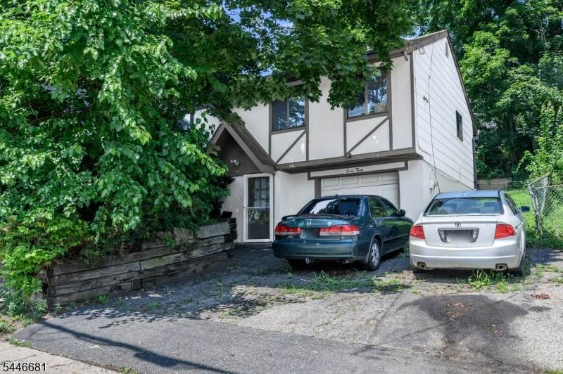 63 Thompson Ave - Photo 1