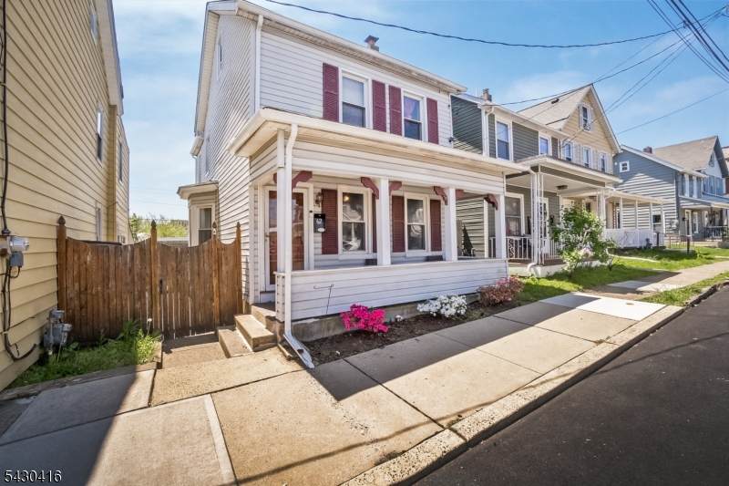 62 Lewis St - Photo 1