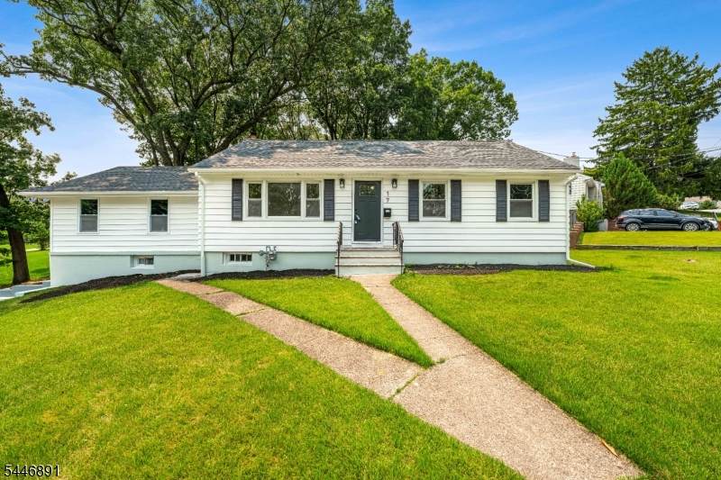 76 Dawn Ave - Photo 1