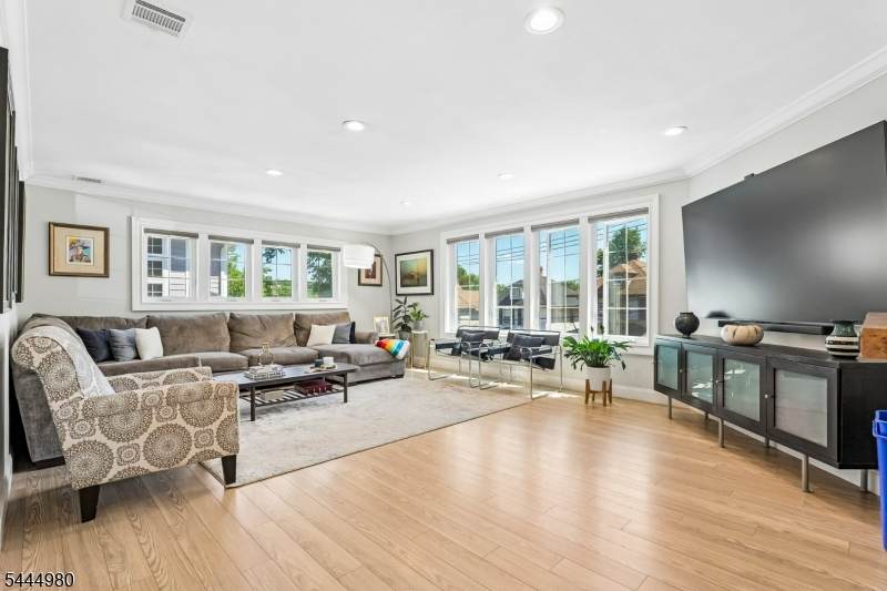 https://bt-photos.global.ssl.fastly.net/gsmls/orig_boomver_1_4040958-2.jpg