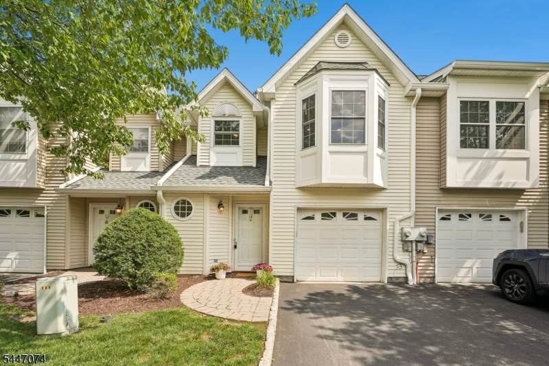 14 Helen Way - Photo 1