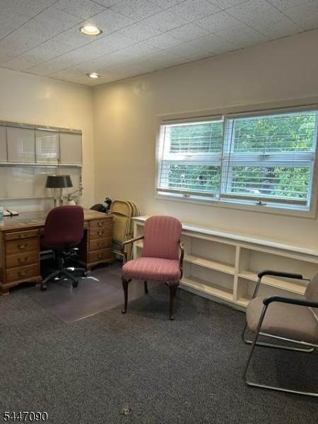 512 E Broad St - Photo 1