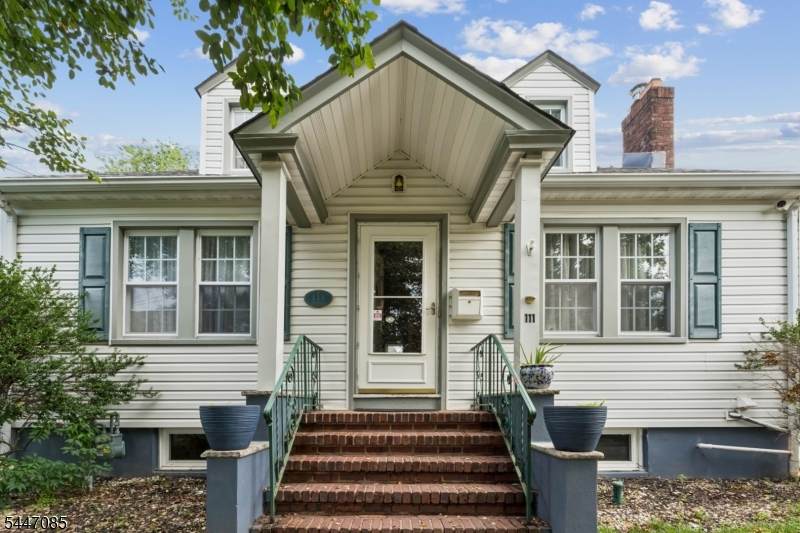 111 Yale Ter - Photo 1