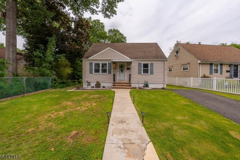 225 Linden Ave - Photo 1