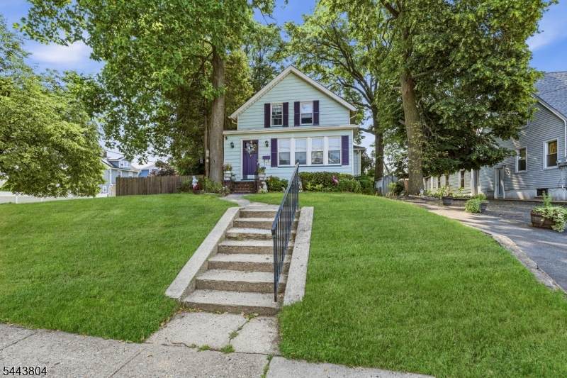 237 Broughton Ave - Photo 1