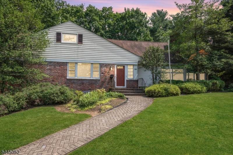 84 Green Ave - Photo 1