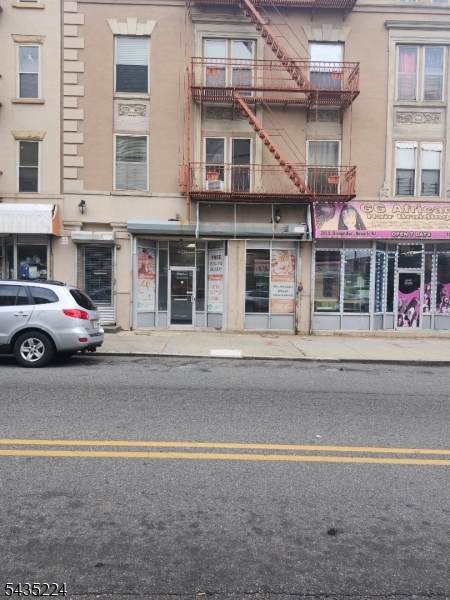 285 South Orange Ave - Photo 1