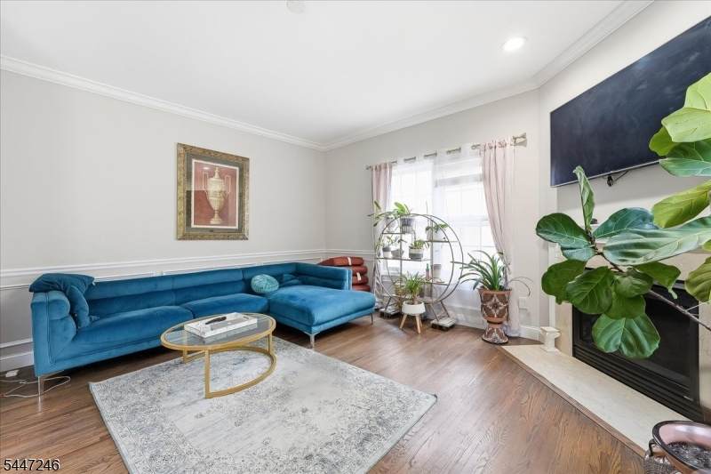 https://bt-photos.global.ssl.fastly.net/gsmls/orig_boomver_1_4041243-2.jpg