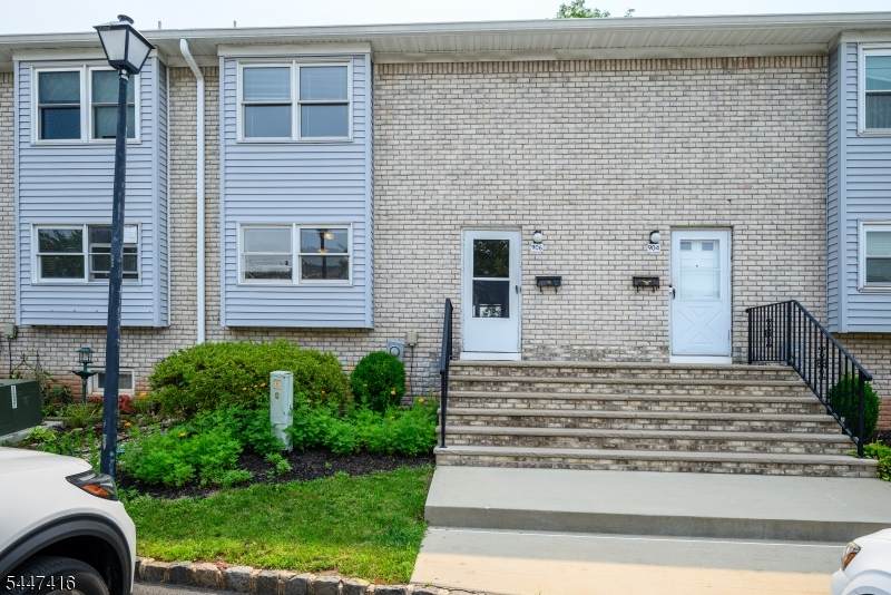 906 Robin Rd - Photo 1