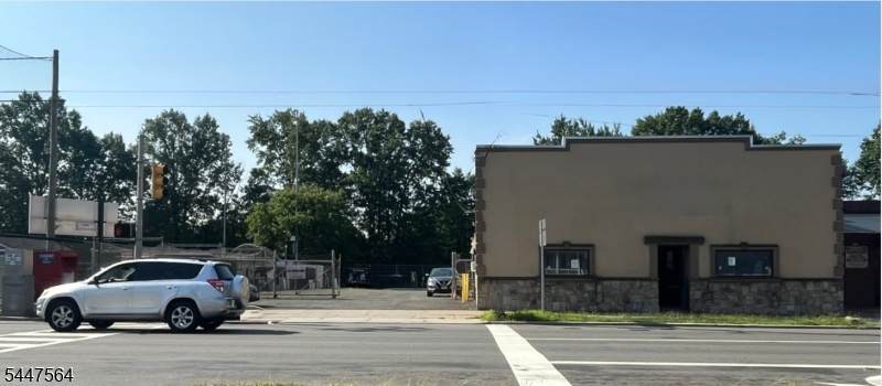 480 E Westfield Ave - Photo 1
