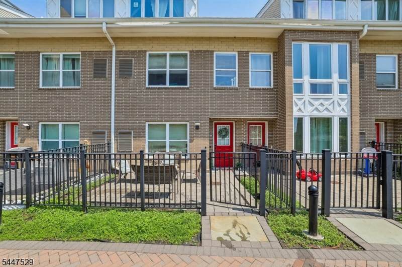 358 Rector - Photo 1