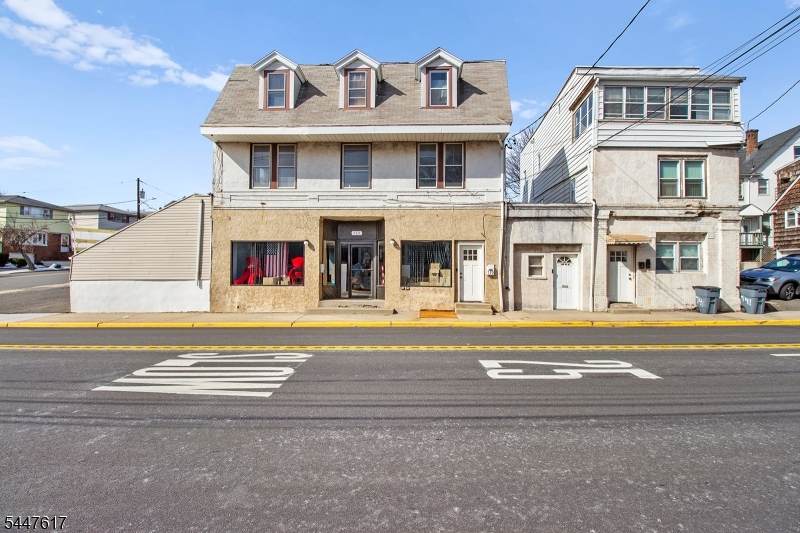 739 Schuyler Ave - Photo 1