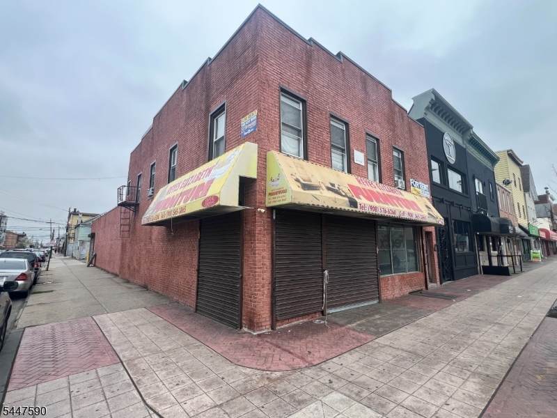 561 Elizabeth Ave - Photo 1