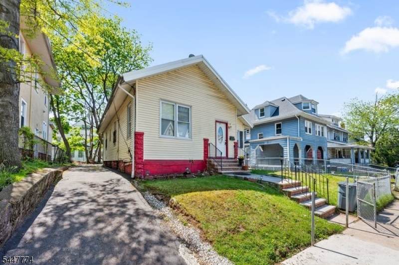42 Scheerer Ave - Photo 1
