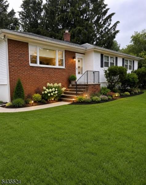 7 Mary Ave - Photo 1