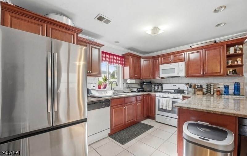 637 Jefferson Ave - Photo 1