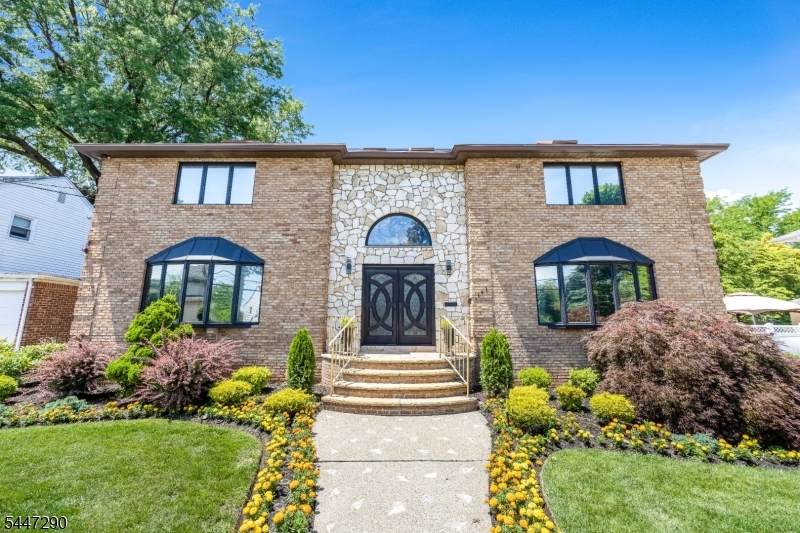 141 Burton Ave - Photo 1