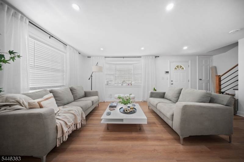 https://bt-photos.global.ssl.fastly.net/gsmls/orig_boomver_1_4041873-2.jpg