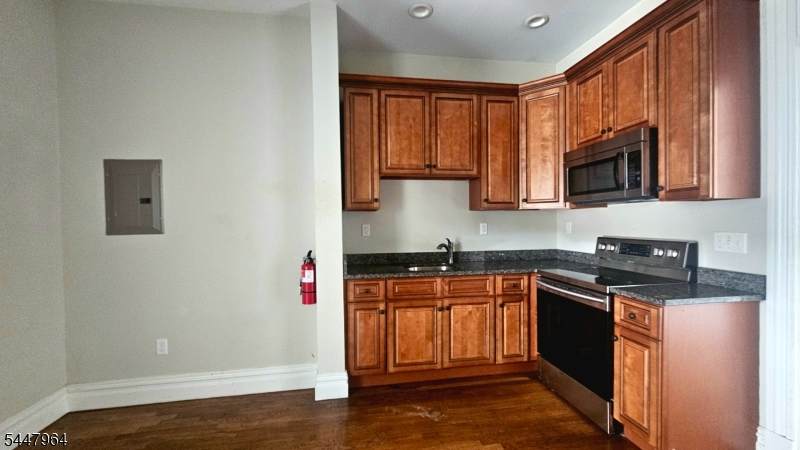 https://bt-photos.global.ssl.fastly.net/gsmls/orig_boomver_1_4041914-2.jpg