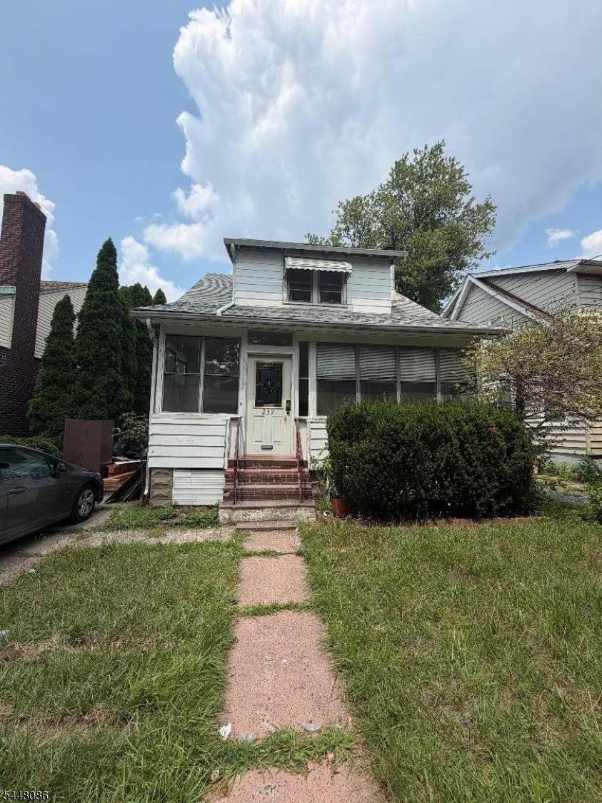 237 Maryland Ave - Photo 1