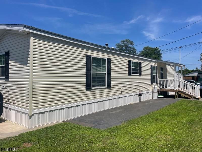 225 Albert St - Photo 1