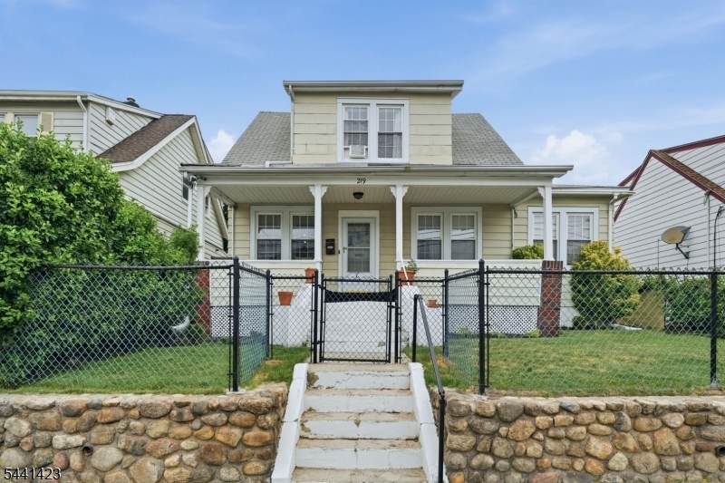 217 8Th Ave - Photo 1