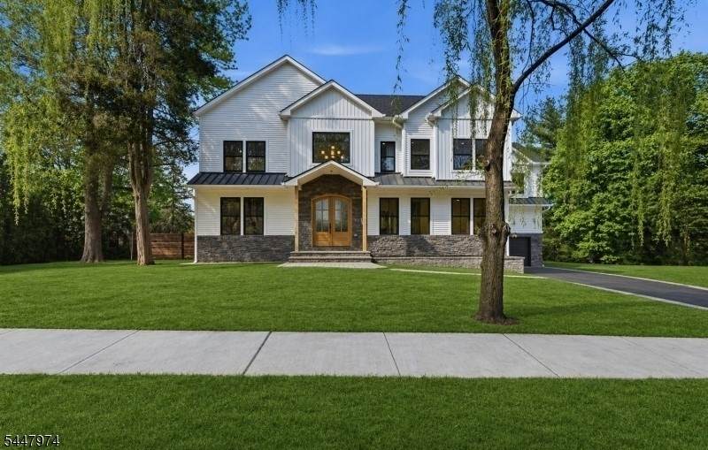 61 Hickory St - Photo 1