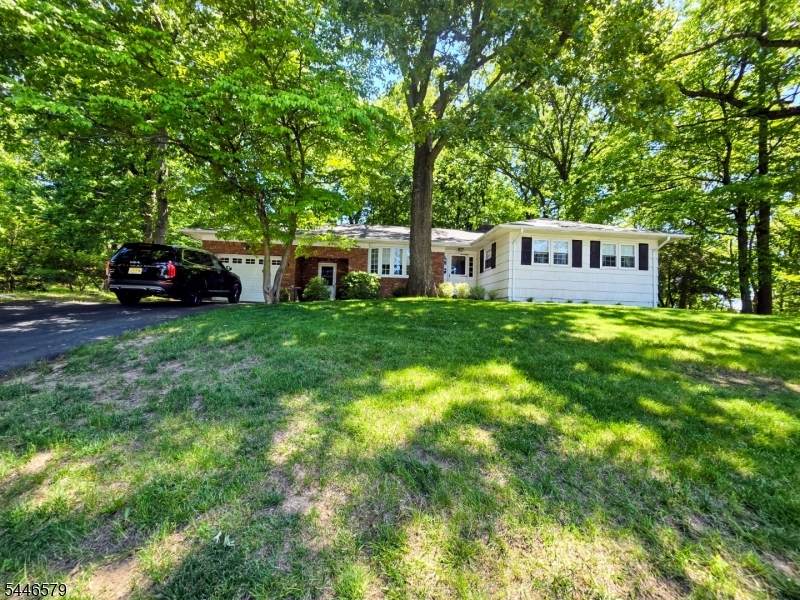 19 Dacotah Ave - Photo 1