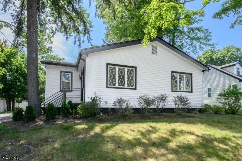137 Myrtle Ave - Photo 1