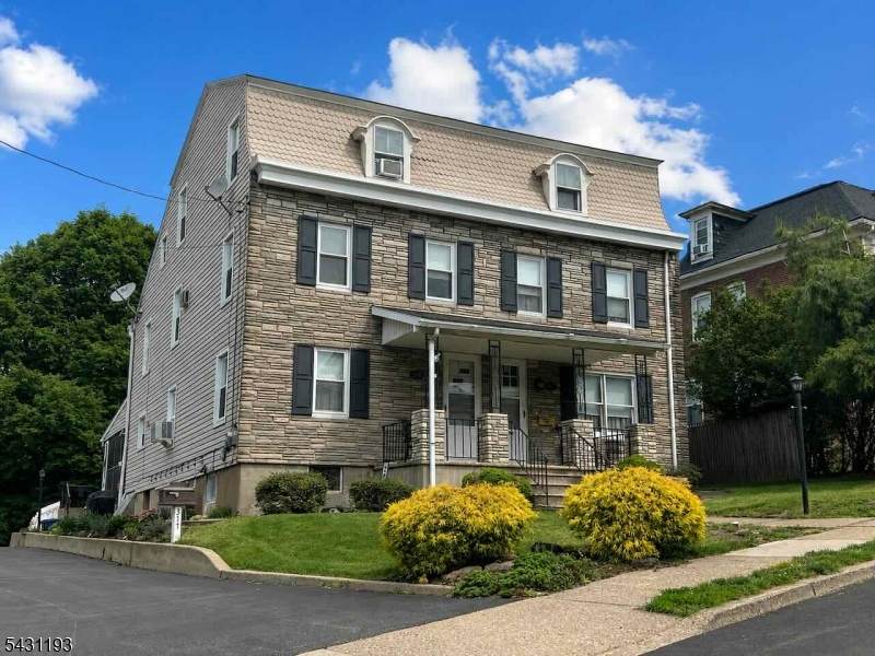 319 Center St - Photo 1