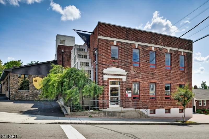 139 Chestnut St - Photo 1